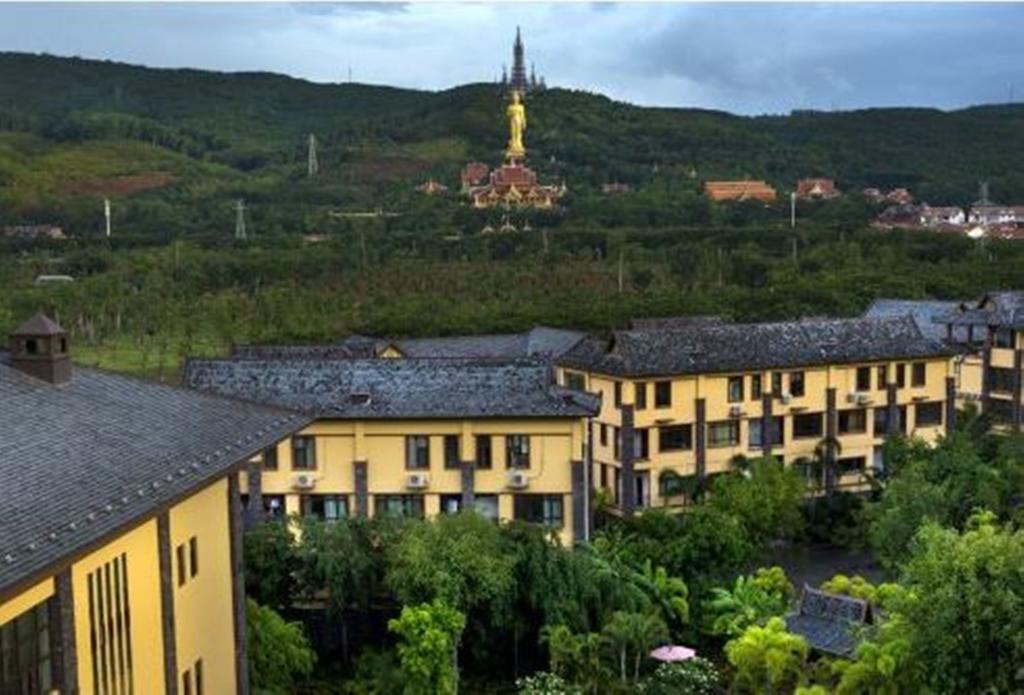 Hotel Ramada Plaza Xishuangbanna Exterior foto